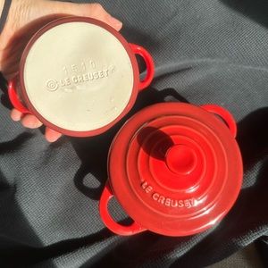 Le Creuset 8 Oz Mini Round 4" Cocotte Red Stoneware Casserole Petite (set Of 2)